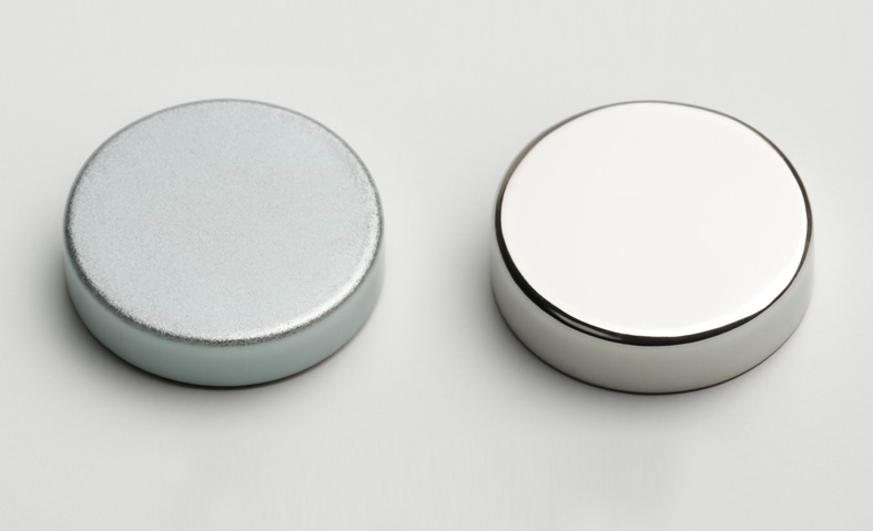 钕铁硼表面镀锌(左)与镀镍(右)外观图片对比